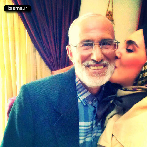 بوسه لیلا بلوکات بر گونه پدرش